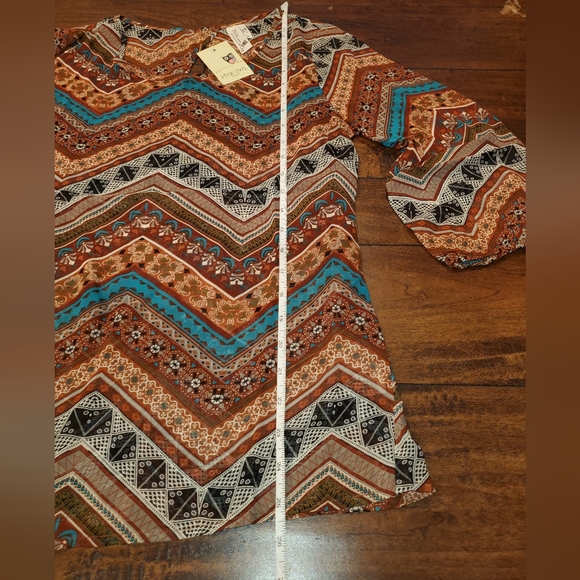 NWT PINK OWL Multicolor Chevron Patterned Top with 3/4 Sleeves SZ Medium - Picture 7 of 7